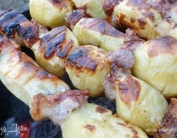 Картофельный шашлык: удивите своих гостей необычным гарниром Картофельный шашлык: удивите своих гостей необычным гарниром