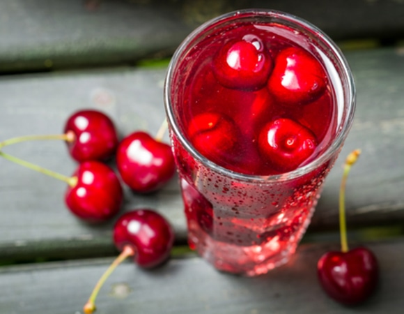 Вишневый сок, а что еще? Врач-сомнолог перечислил напитки для здорового сна