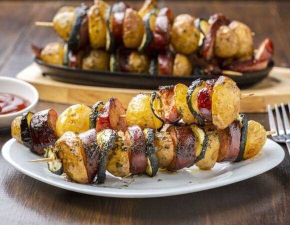 Быстрые шашлычки на шпажках: закуска, которая готовится за 30 минут