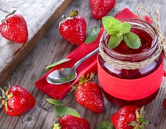 «Во всем мире ГМО»: доктор Мясников объяснил, какую клубнику можно есть без вреда для здоровья