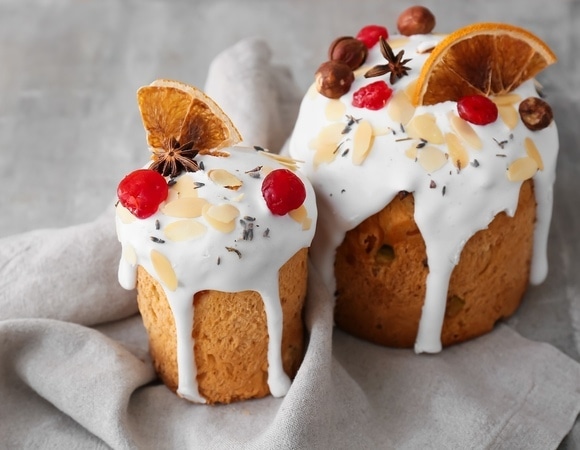 Кулич-бриошь поразит своей мягкостью — оригинальный рецепт с клюквой, белым шоколадом и фисташками