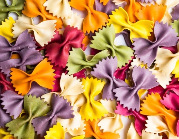 Шеф-повар объяснил, как сделать цветное тесто для пасты с помощью овощей