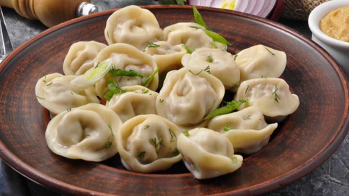 «Придется выбирать»: почему пельмени нельзя употреблять вместе с колбасой и сосисками?