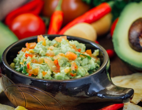 Взрыв вкуса за 5 минут: простой рецепт гуакамоле — советы по приготовлению и подаче