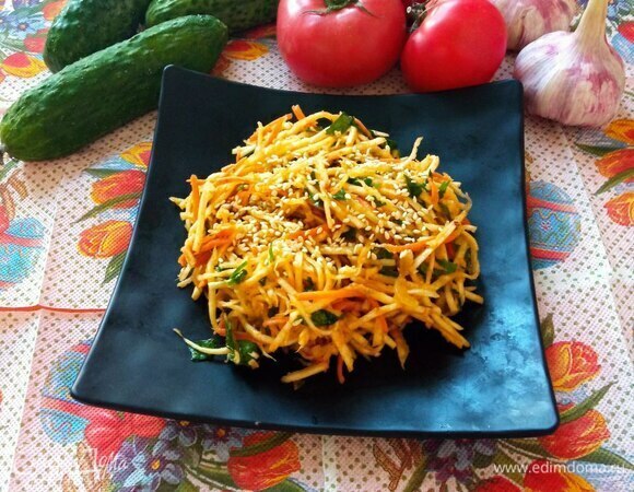 Специи правят бал: постный салат из сельдерея и моркови — для любителей острого и пряного