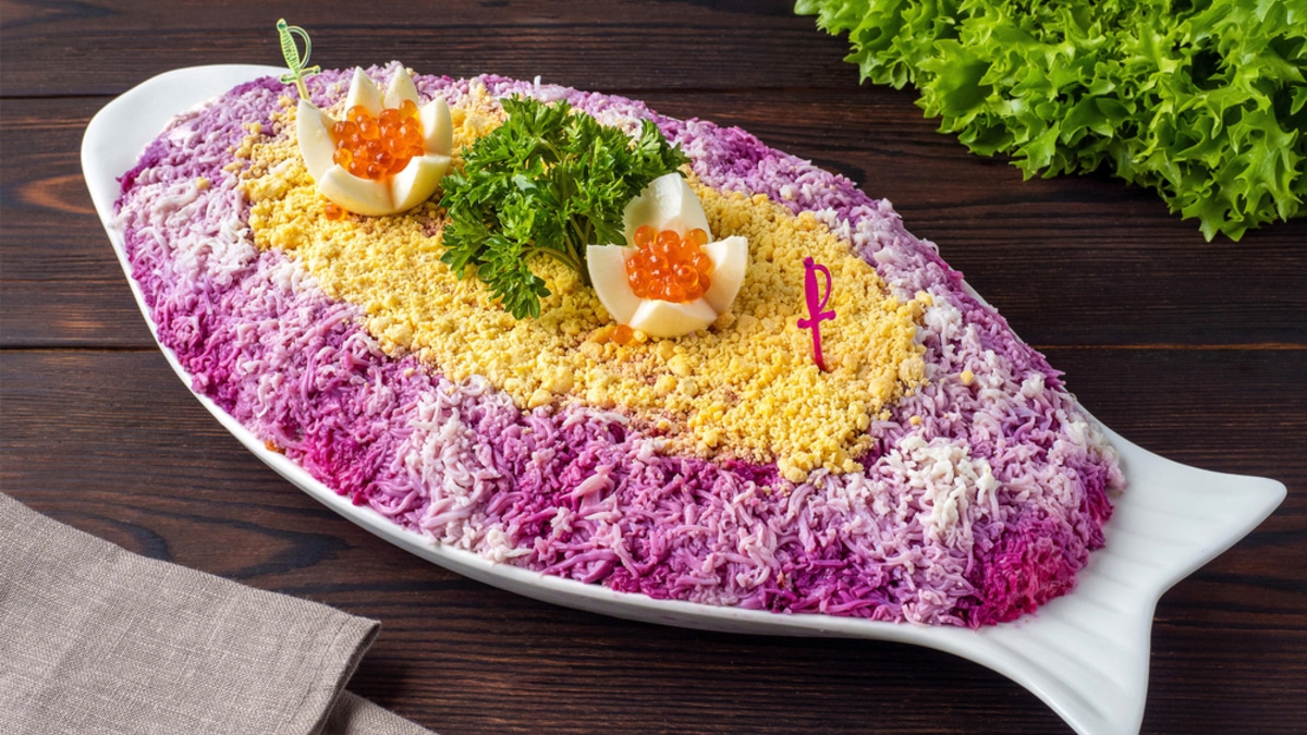 Сельдь под шубой: классический рецепт слоями по порядку — правильная последовательность, как подготовить овощи и сельдь, секреты сочности и подачи Сельдь под шубой: классический рецепт слоями по порядку — правильная последовательность, как подготовить овощи и сельдь, секреты сочности и подачи