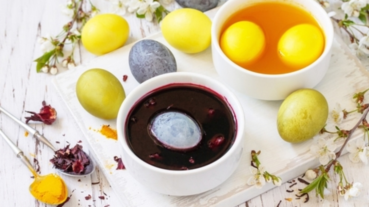 «Зачем рисковать»: все ли красители для яиц с маркировкой «Е» автоматически вредны?