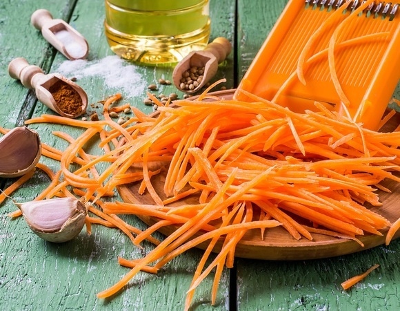 «Я ее грызу»: доктор Мясников объяснил, как реально сбросить вес к лету