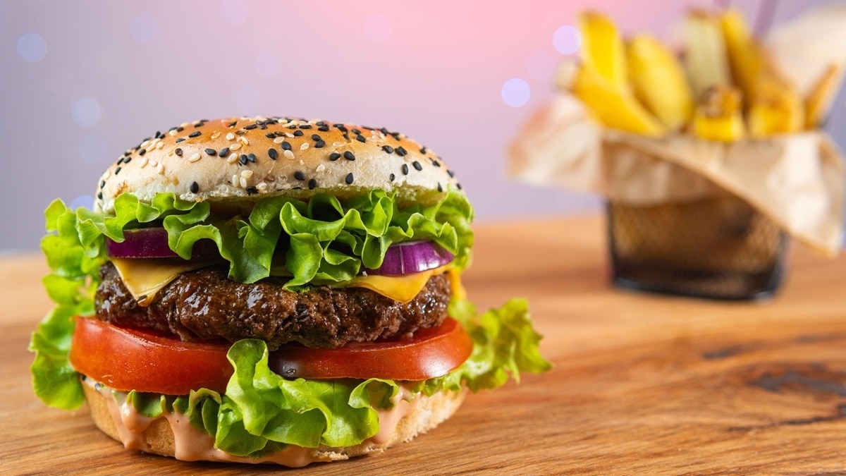 «Съешьте вы гамбургер!»: доктор Мясников назвал единственный плюс фастфуда