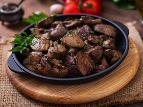 Как приготовить говяжью печень мягкой и сочной: проверенные рецепты на сковороде, секреты выбора и обработки в домашних условиях