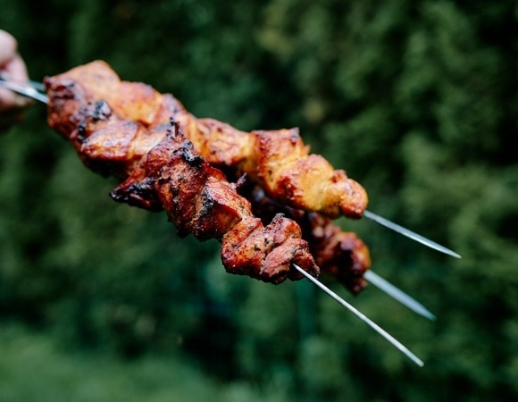 «Самый вкусный»: доктор Мясников назвал идеальное мясо для шашлыка