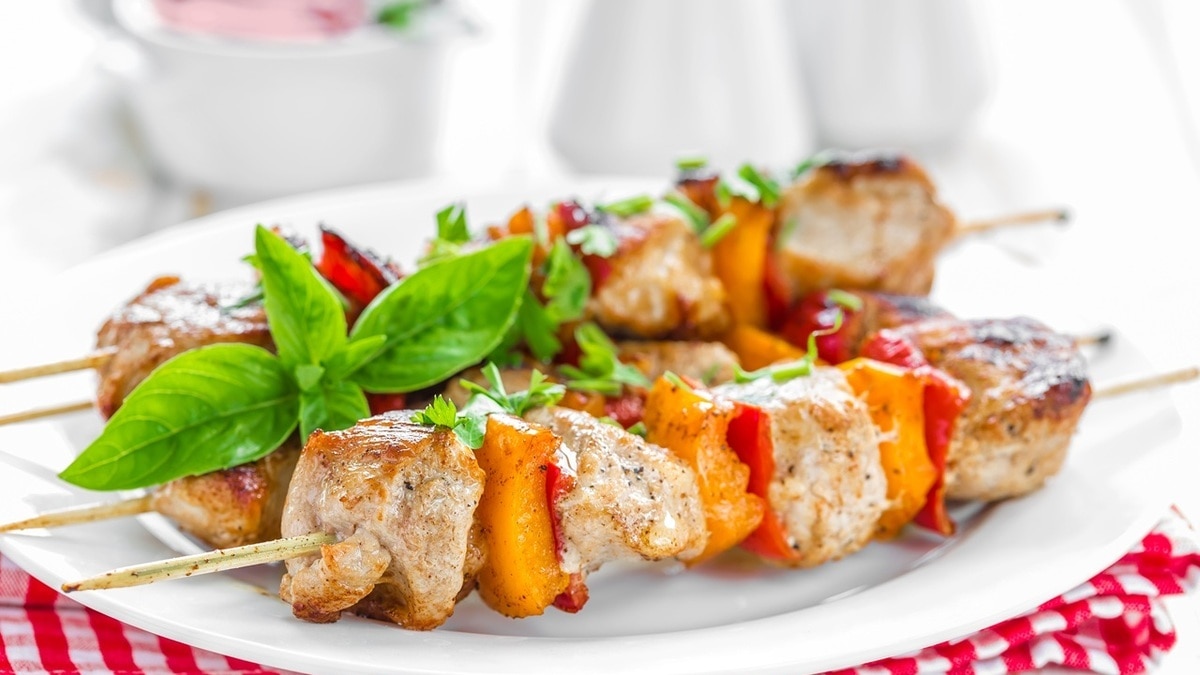 Доктор Мясников объяснил, как правильно жарить овощи с шашлыком