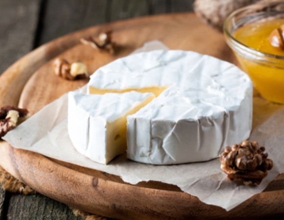 «Варили моцареллу, буррату»: шеф-повар рассказал, как приготовить сыр дома