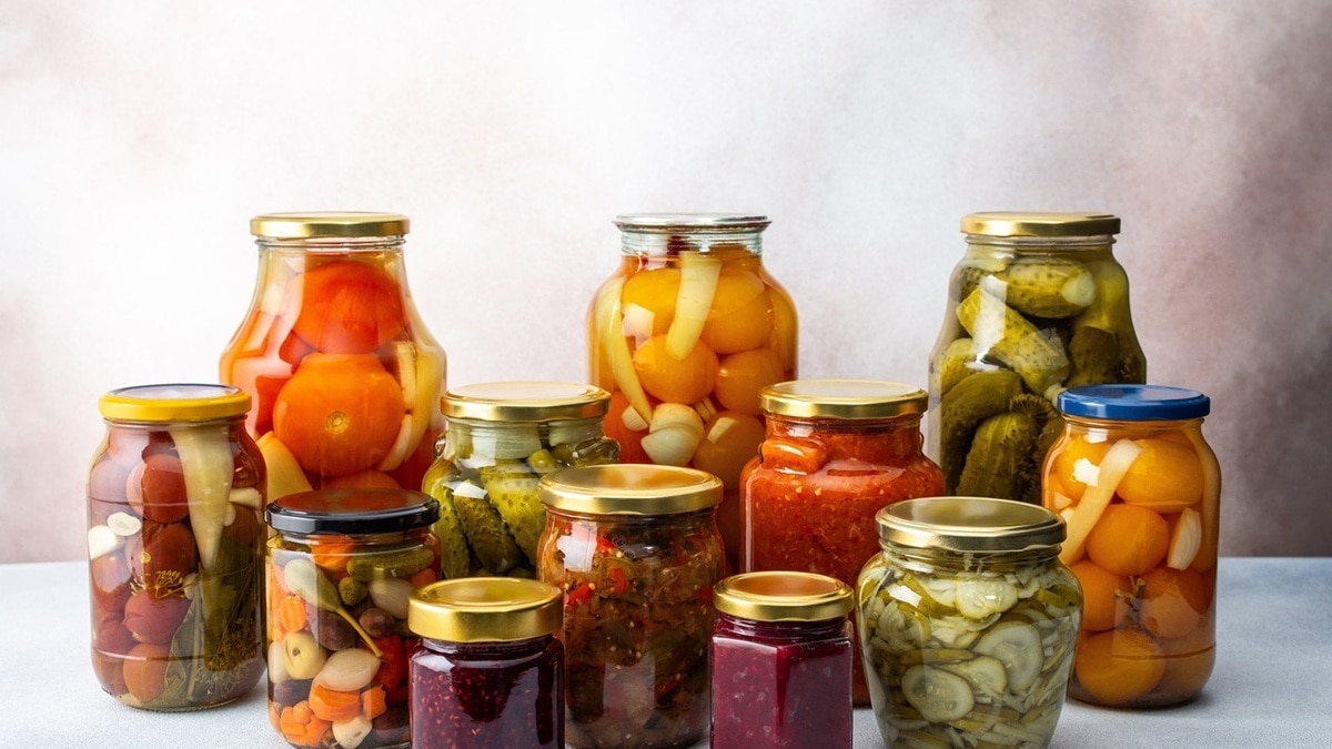 «Закончилось плачевно»: доктор Мясников пояснил, почему нельзя игнорировать вздувшиеся банки