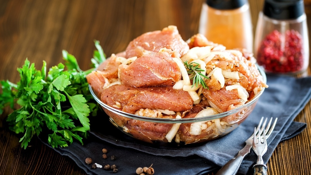 Как выбрать маринад для разных видов мяса: нутрициолог поделилась лучшими сочетаниями