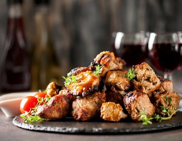 «Удовлетворились и остановились»: эксперт объяснила, как подбирать алкоголь к шашлыку «Удовлетворились и остановились»: эксперт объяснила, как подбирать алкоголь к шашлыку