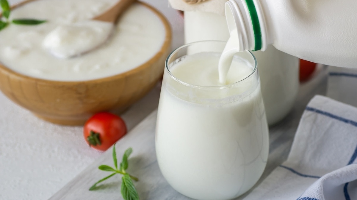 Пережиток прошлого или актуальный совет? Диетолог Бобровский ответил, можно ли пить кефир на ночь 