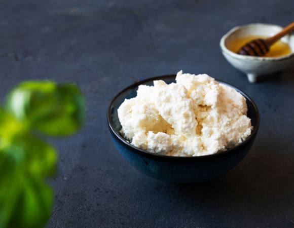 Как правильно кушать творог, чтобы усваивался белок? Как правильно кушать творог, чтобы усваивался белок?