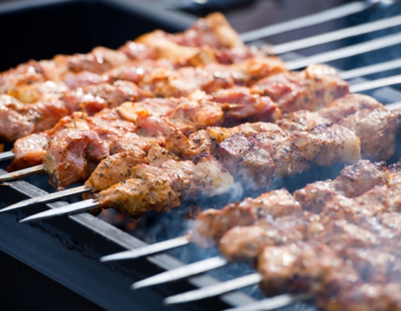 Как правильно разделать мясо для шашлыка: секреты сочного блюда