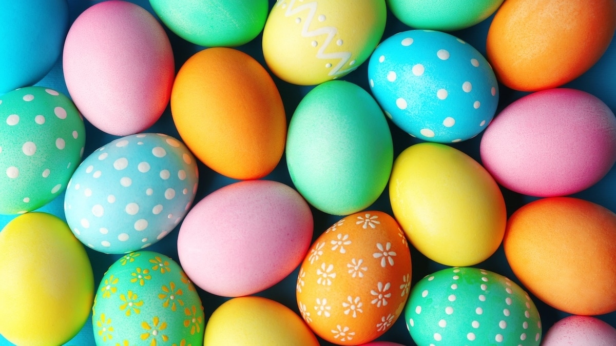 «Немного не к месту»: священник ответил, в какие цвета можно и нельзя красить яйца на Пасху