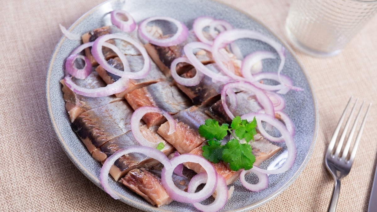 Главные источники витаминов назвал доктор Мясников — в списке есть селедка Главные источники витаминов назвал доктор Мясников — в списке есть селедка