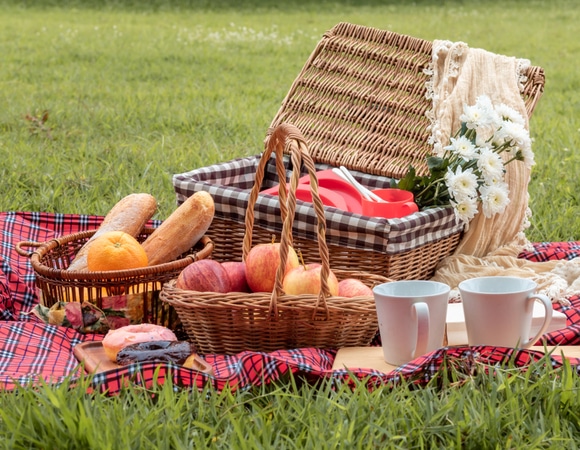 10 вкусных и простых закусок для идеального пикника