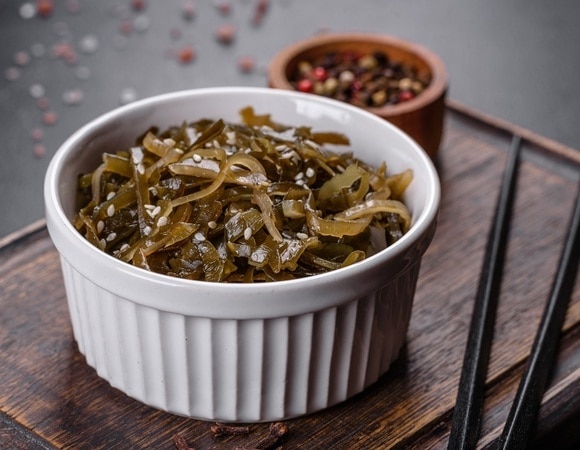 Щитовидка скажет «спасибо»: доктор Мясников составил список полезных и вредных продуктов