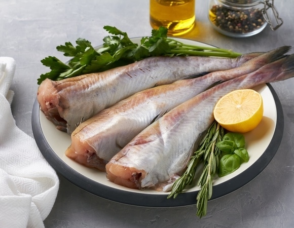 И мойва, и минтай тоже: перечислены 5 видов дешевой, но очень полезной рыбы