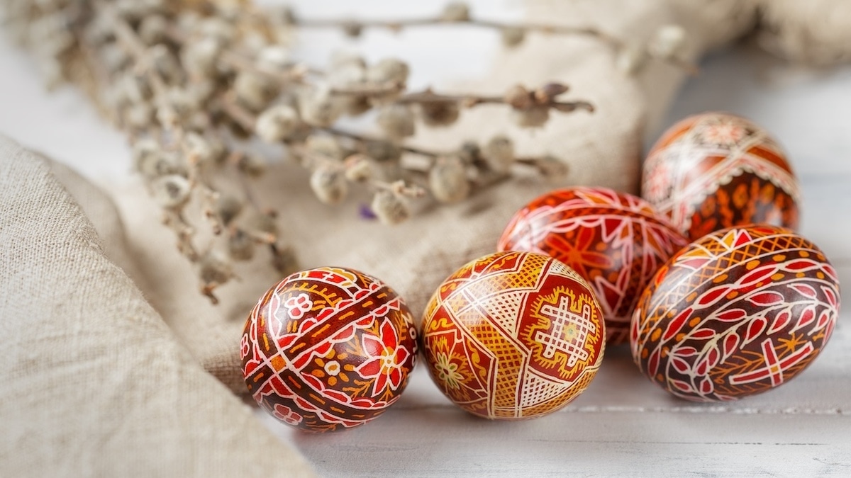 Правда ли, что на Пасху нужно красить ровно 13 яиц? Узнали все у священника
