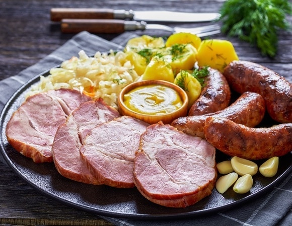 «Вызывает воспаление»: доктор Мясников призвал отказаться от колбасы, но не навсегда