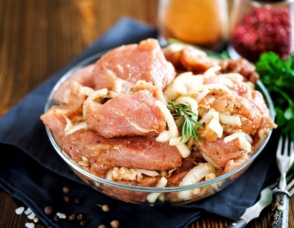 Соевый соус — в сторону: шеф-повар сказал, какие 3 ингредиента нельзя добавлять в маринад для шашлыка Соевый соус — в сторону: шеф-повар сказал, какие 3 ингредиента нельзя добавлять в маринад для шашлыка