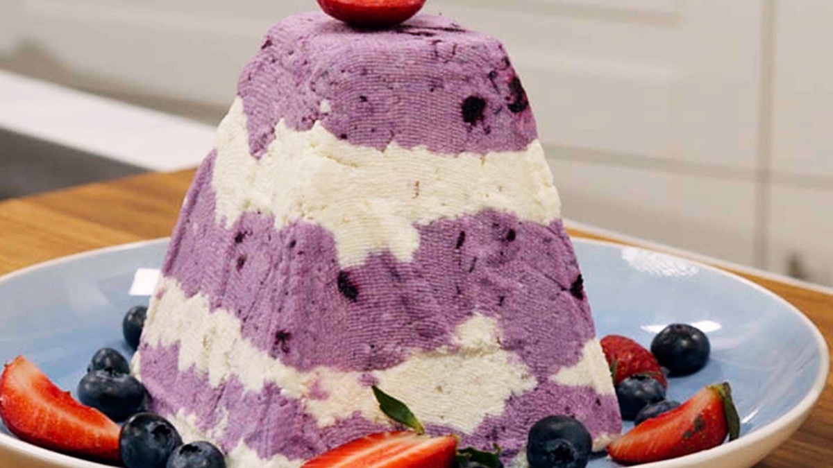 Творожная пасха с лавандой и черникой: красота и вкус в одном десерте