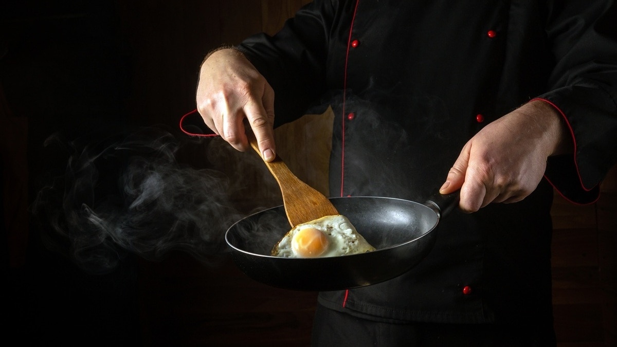 «Пользы для здоровья нет»: нутрициолог раскритиковала популярный способ приготовления яичницы  