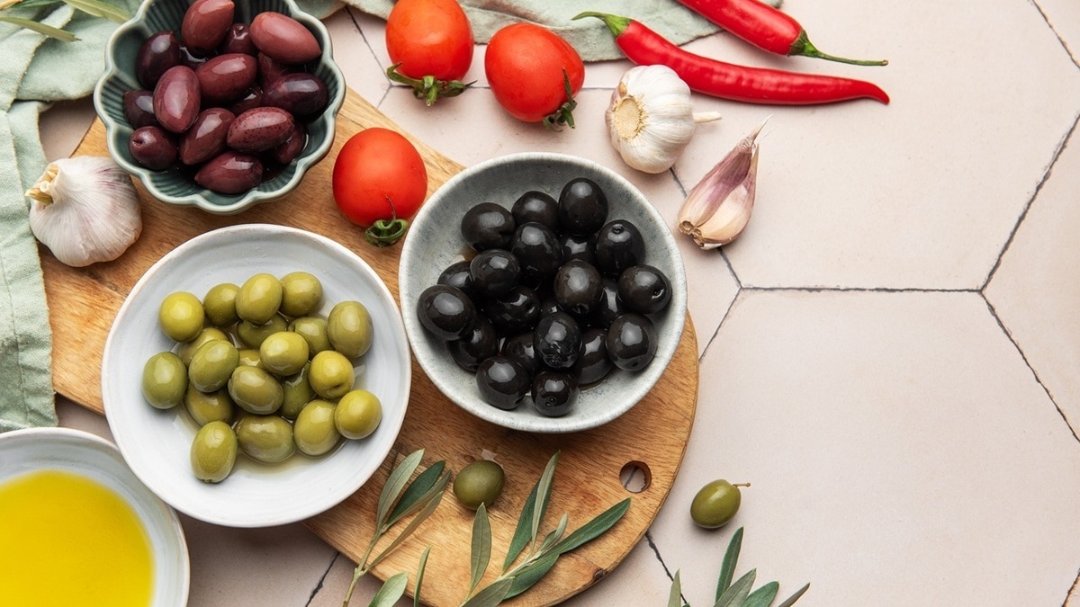 В чем главное отличие оливок от маслин? Не только цвет, но и вещество для прочистки канализаций В чем главное отличие оливок от маслин? Не только цвет, но и вещество для прочистки канализаций