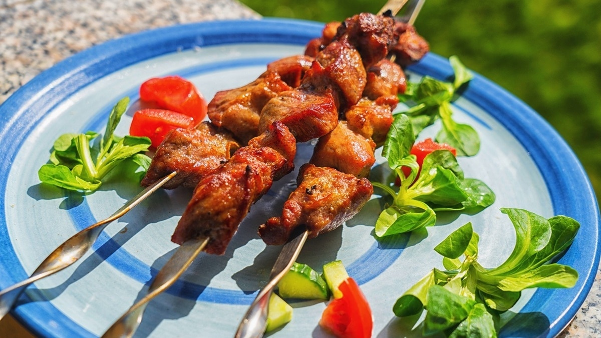 Пока вы едите шашлыки, клещи едят вас: что делать в экстренной ситуации, объяснил доктор Мясников Пока вы едите шашлыки, клещи едят вас: что делать в экстренной ситуации, объяснил доктор Мясников