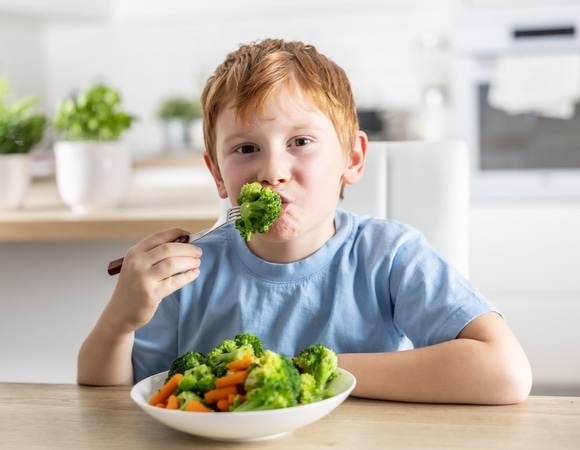 Как кормить детей весной, чтобы они меньше болели — советы диетолога 