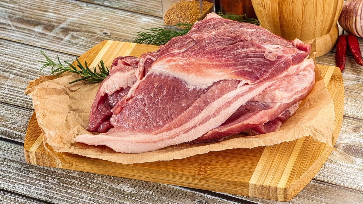 Шеф-повар назвал единственный случай, когда мясо нужно мыть перед приготовлением