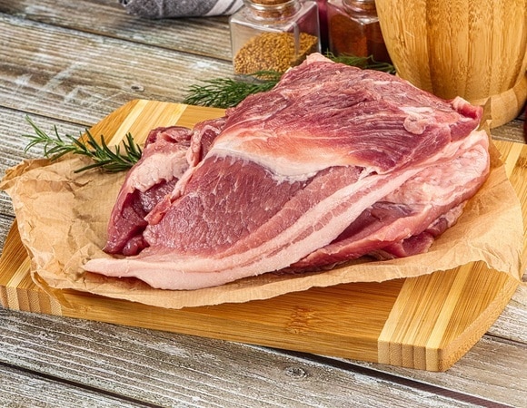 Шеф-повар назвал единственный случай, когда мясо нужно мыть перед приготовлением Шеф-повар назвал единственный случай, когда мясо нужно мыть перед приготовлением