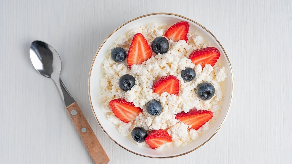 «Заменить»: диетолог объяснила, можно ли сочетать творог со сметаной «Заменить»: диетолог объяснила, можно ли сочетать творог со сметаной