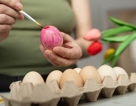 Еда или декор? Аллерголог ответил, можно ли красить пасхальные яйца обычными красками или фломастерами Еда или декор? Аллерголог ответил, можно ли красить пасхальные яйца обычными красками или фломастерами