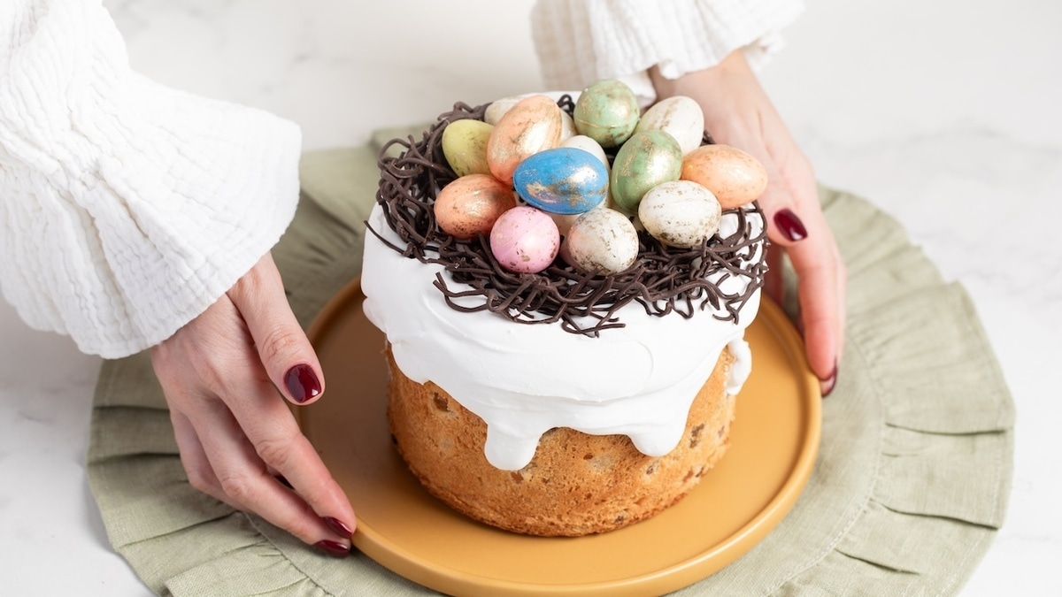 Быстро и чисто: самый простой способ сделать «шоколадное гнездо» для кулича — лайфхак от шеф-повара 