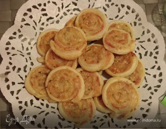 Слоеные рулеты с горчицей, сыром и ветчиной: рецепт отличного перекуса