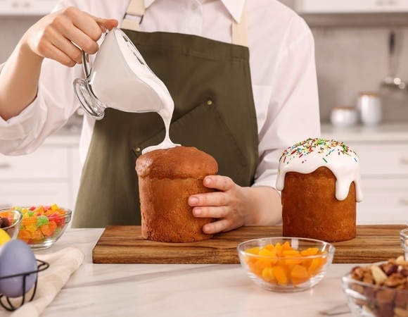 «Глянцевая и нелипкая»: как сделать глазурь для кулича на сгущенном молоке — проще простого «Глянцевая и нелипкая»: как сделать глазурь для кулича на сгущенном молоке — проще простого