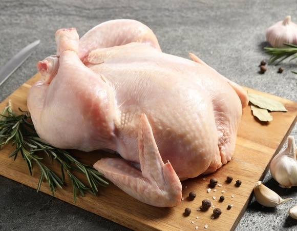 Раскрыт неожиданный плюс куриного мяса — уменьшает тягу к пагубным продуктам