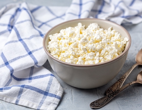 Запомните 3 важных исключения: вот кому врачи не советуют есть творог