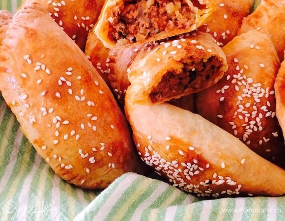 Пирожки с мясом, булгуром и сулугуни: непривычное сочетание с необычным послевкусием Пирожки с мясом, булгуром и сулугуни: непривычное сочетание с необычным послевкусием