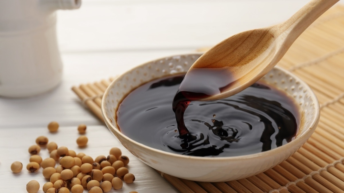 «Переносится лучше»: эндокринолог развеяла популярные мифы о соевом соусе