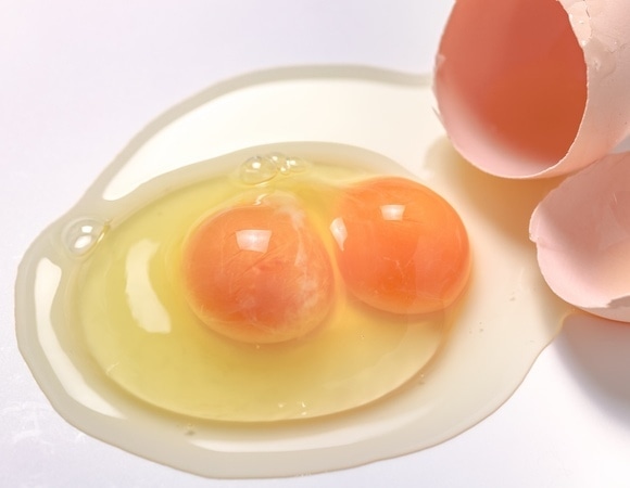 Удача или аномалия: можно ли есть яйца с двойным желтком? Удача или аномалия: можно ли есть яйца с двойным желтком?
