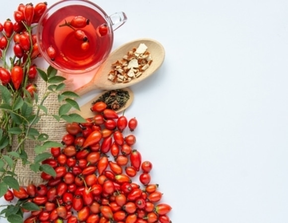 «Сохраняет живительные вещества»: как правильно приготовить шиповник, чтобы не уничтожить ценные витамины