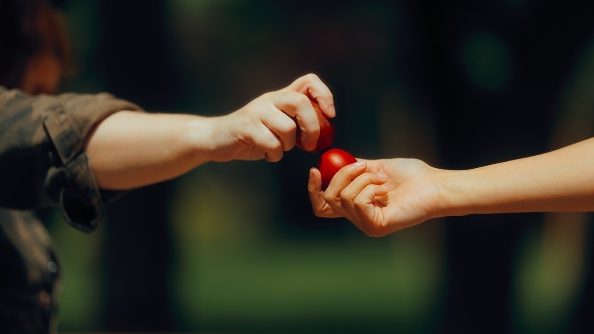 Как красить яйца на Пасху в вине? Как красить яйца на Пасху в вине?